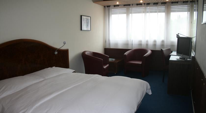 Hostellerie De La Vendee Lancy Екстериор снимка