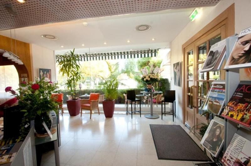 Hostellerie De La Vendee Lancy Интериор снимка