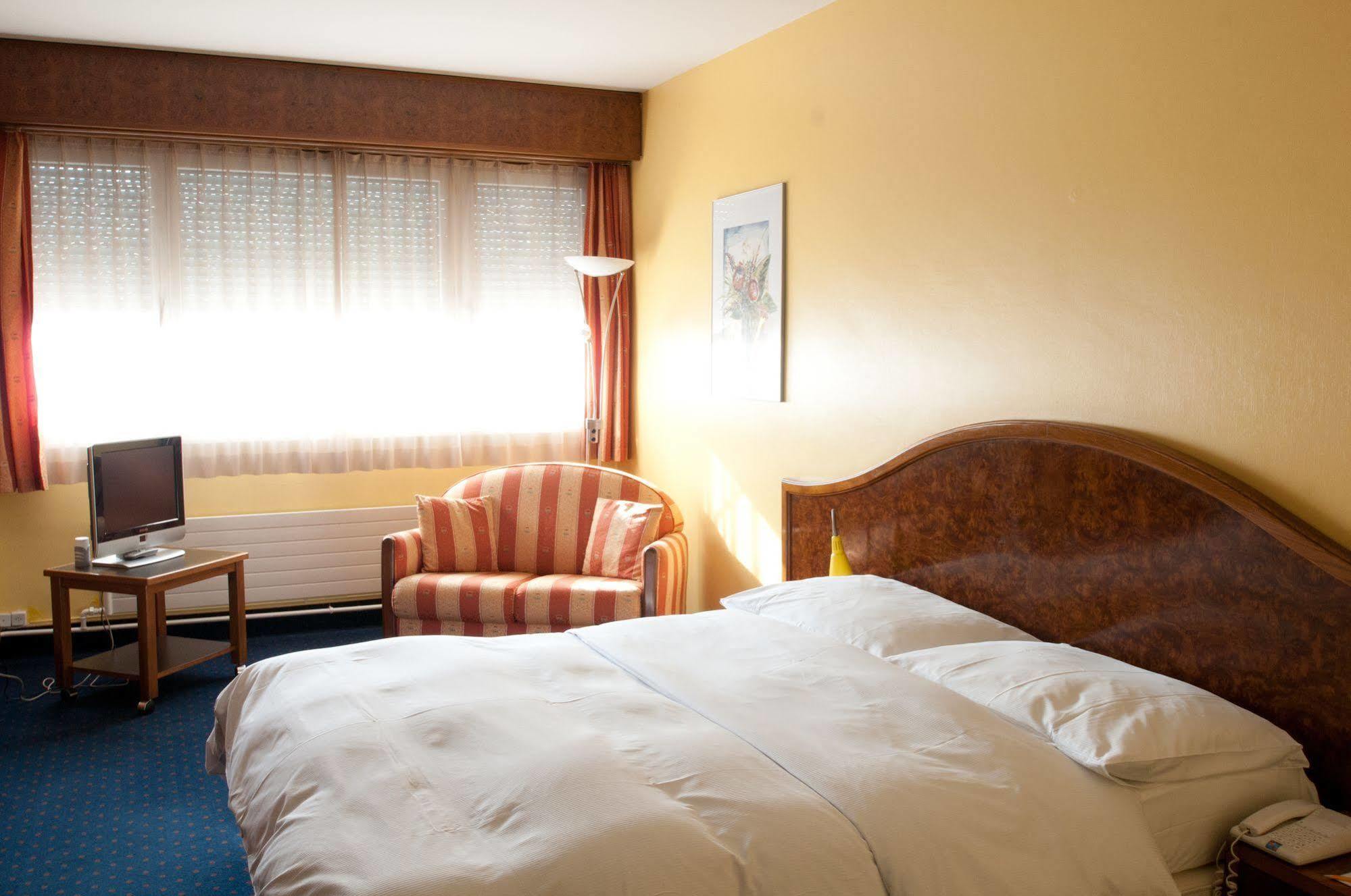 Hostellerie De La Vendee Lancy Екстериор снимка