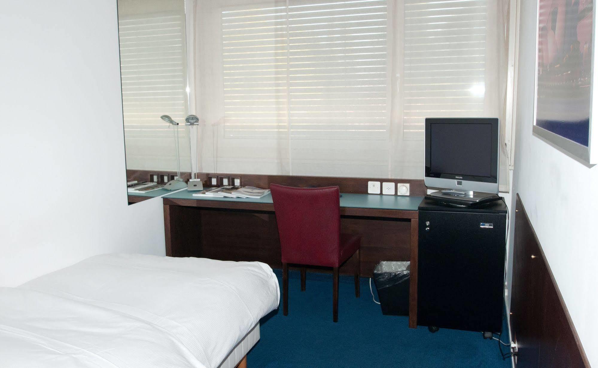 Hostellerie De La Vendee Lancy Екстериор снимка