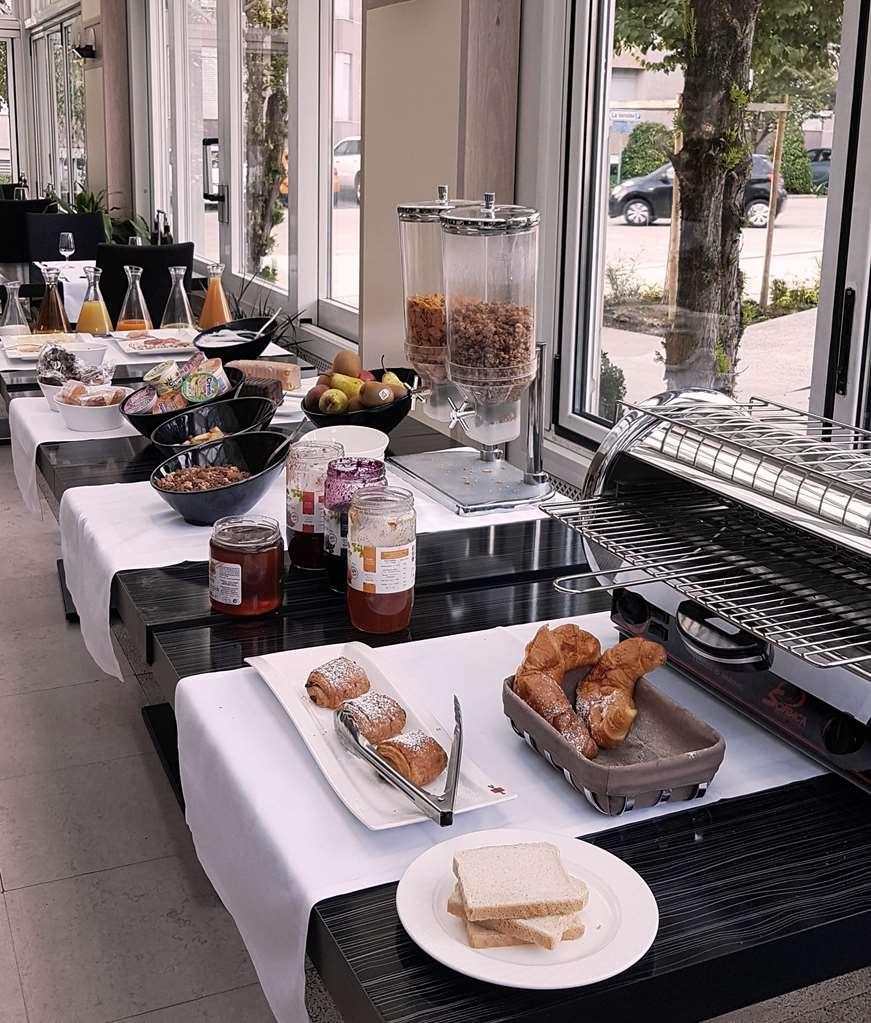 Hostellerie De La Vendee Lancy Ресторант снимка